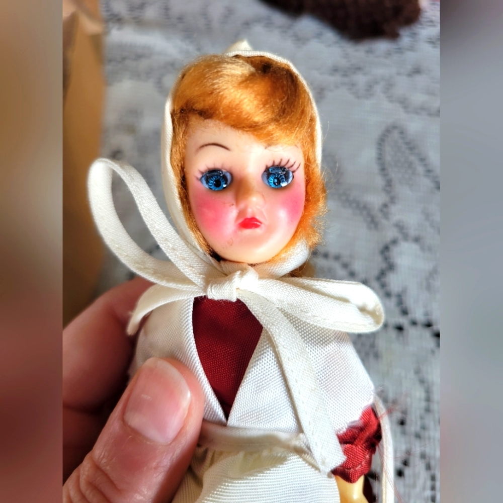 Vintage American Heritage Pilgrim doll collectable in original box